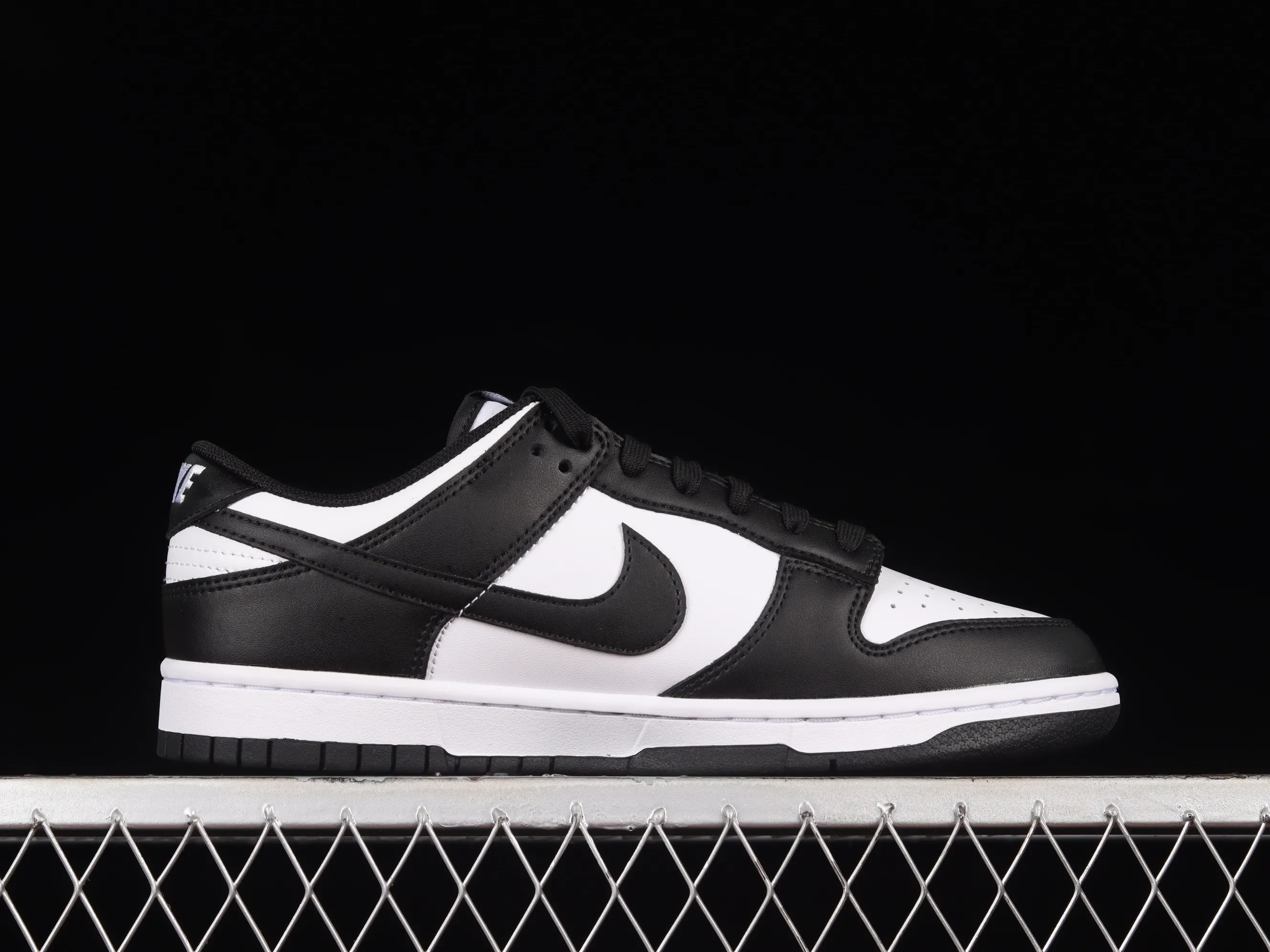 All Categories Nk SB Dunk Series Nk SB Dunk Low Low-top Sneakers Nk SB Dunk Low Black and White Panda SB Smashed Backboard Fashion Casual Sneakers DD1391-100